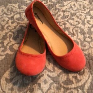 Dark pink ballet flats